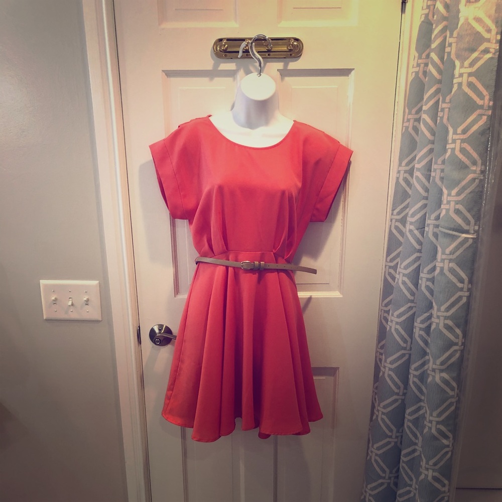 Women’s Dress; Size S; Peach/Pink Color; With Belt
